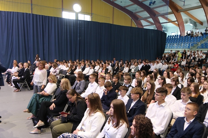 Rozpoczęcie roku szkolnego w 1 lo w Ostrołęce [01.09.2025] - zdjęcie #33 - eOstroleka.pl