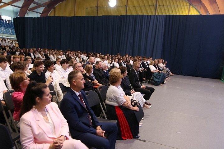 Rozpoczęcie roku szkolnego w 1 lo w Ostrołęce [01.09.2025] - zdjęcie #21 - eOstroleka.pl