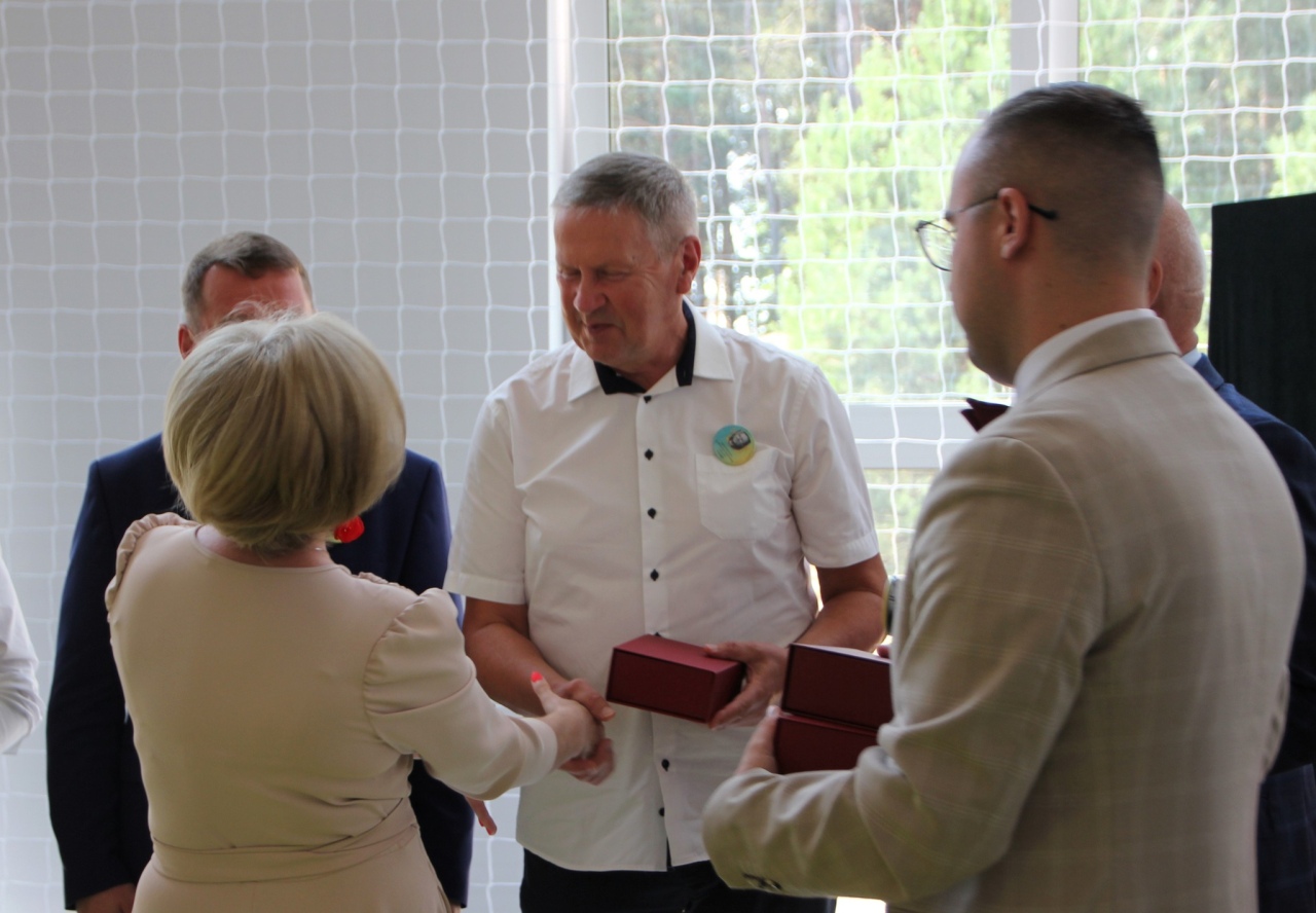 Uroczyste rozpoczęcie roku szkolnego 2025/26 w Dzbeninie [01.09.2025] - zdjęcie #50 - eOstroleka.pl