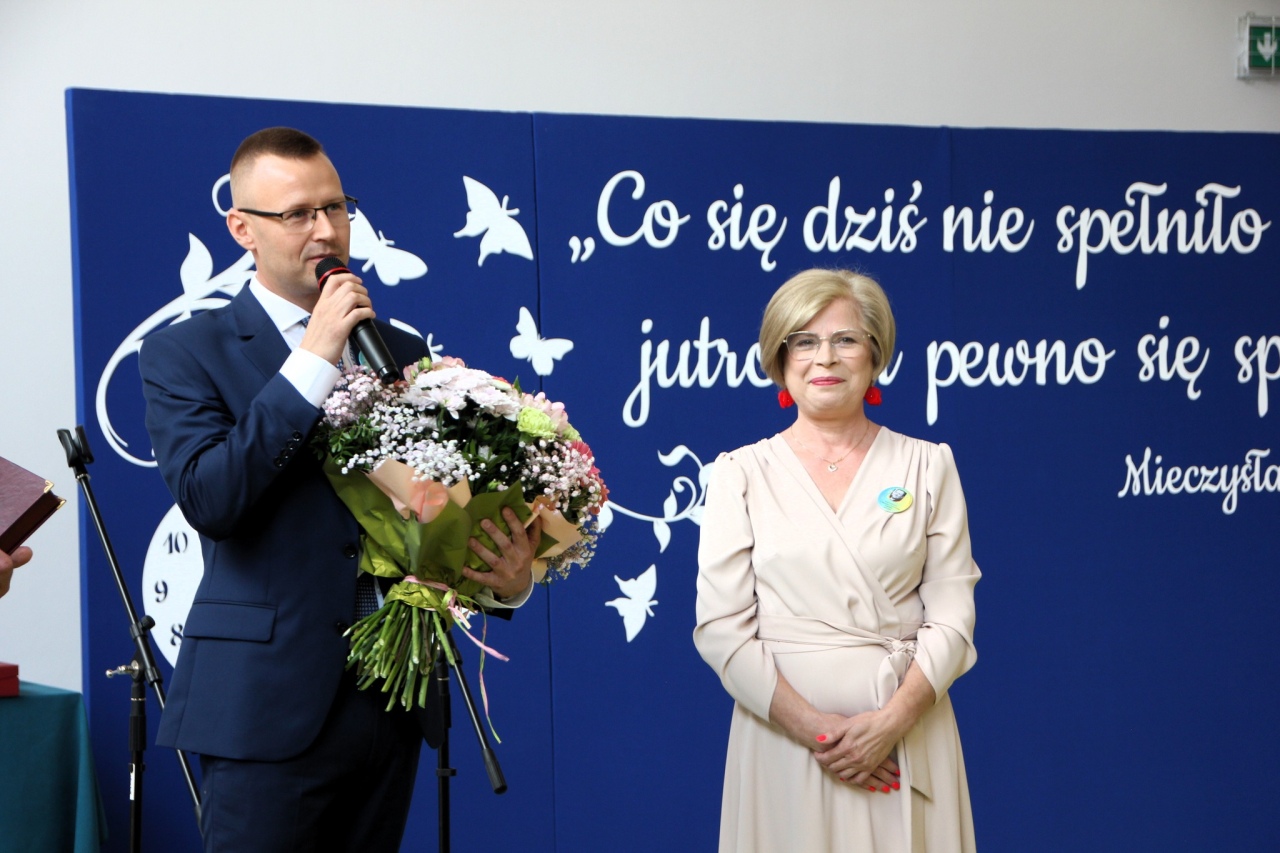 Uroczyste rozpoczęcie roku szkolnego 2025/26 w Dzbeninie [01.09.2025] - zdjęcie #49 - eOstroleka.pl