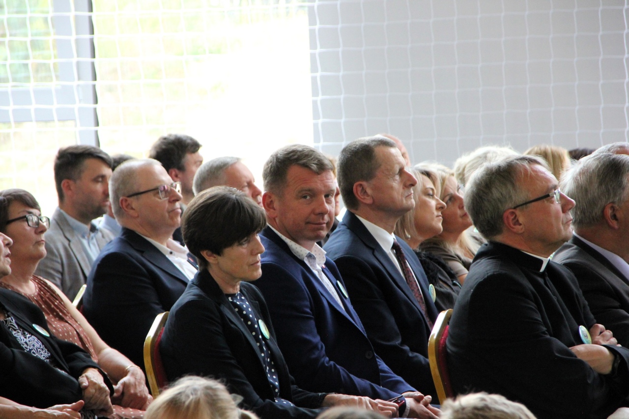 Uroczyste rozpoczęcie roku szkolnego 2025/26 w Dzbeninie [01.09.2025] - zdjęcie #48 - eOstroleka.pl