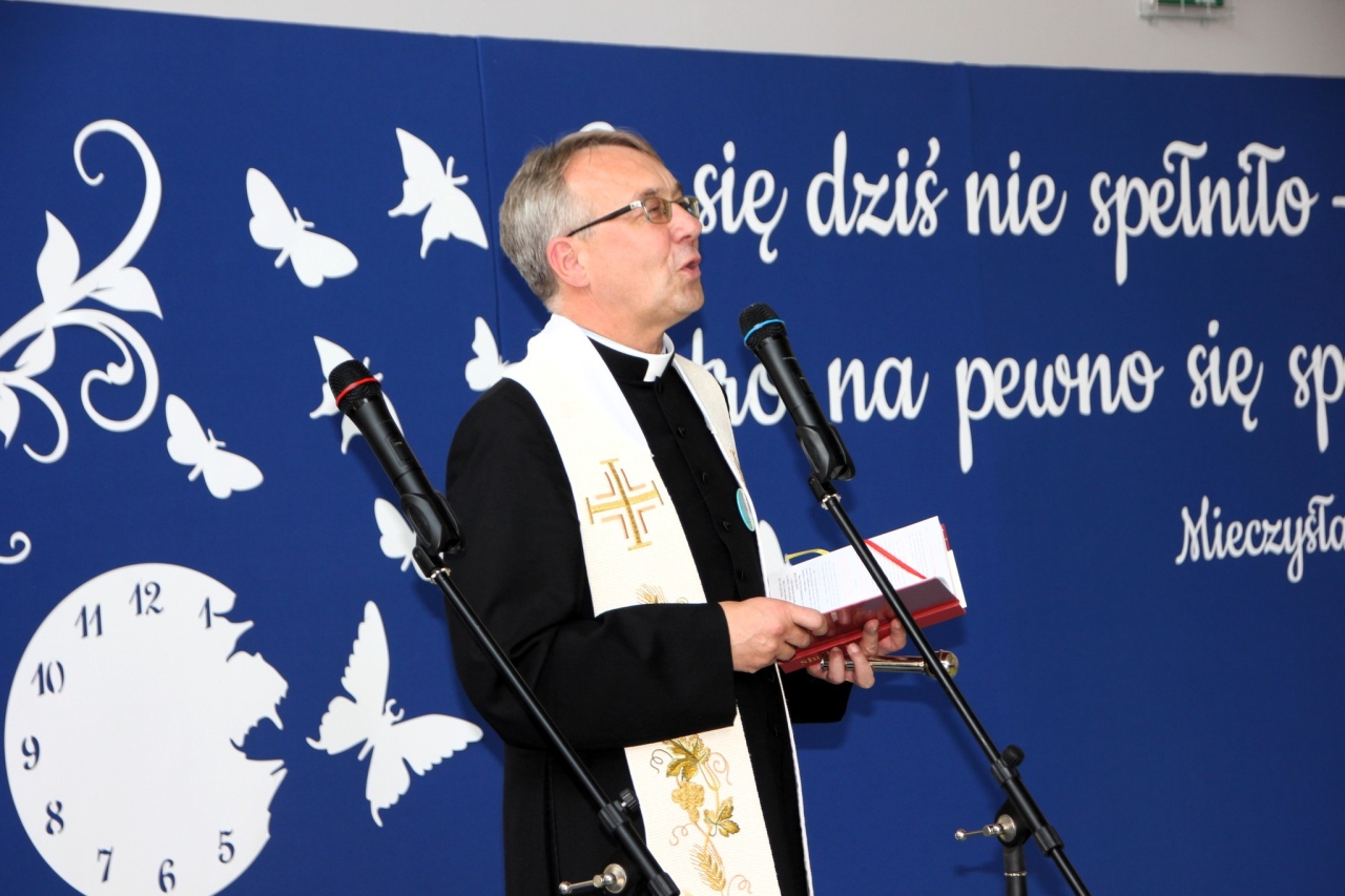 Uroczyste rozpoczęcie roku szkolnego 2025/26 w Dzbeninie [01.09.2025] - zdjęcie #46 - eOstroleka.pl