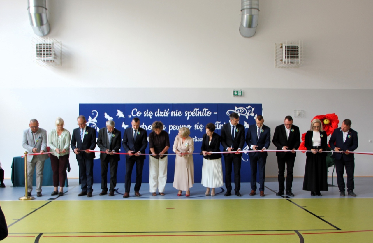 Uroczyste rozpoczęcie roku szkolnego 2025/26 w Dzbeninie [01.09.2025] - zdjęcie #44 - eOstroleka.pl