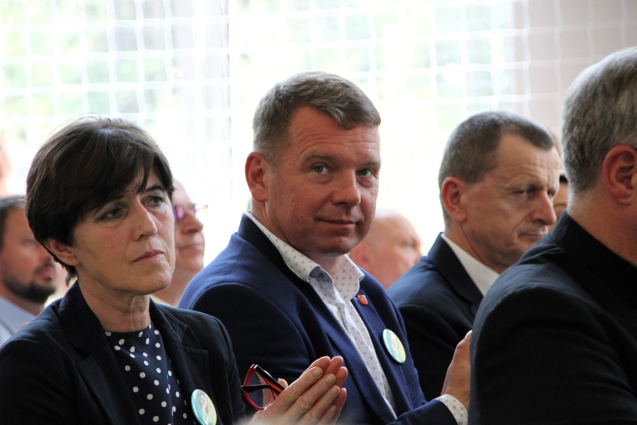 Uroczyste rozpoczęcie roku szkolnego 2025/26 w Dzbeninie [01.09.2025] - zdjęcie #41 - eOstroleka.pl