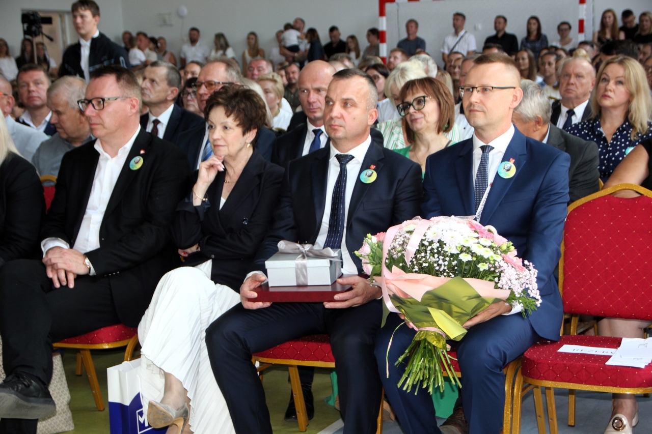 Uroczyste rozpoczęcie roku szkolnego 2025/26 w Dzbeninie [01.09.2025] - zdjęcie #18 - eOstroleka.pl