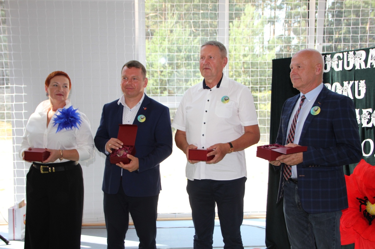Uroczyste rozpoczęcie roku szkolnego 2025/26 w Dzbeninie [01.09.2025] - zdjęcie #11 - eOstroleka.pl