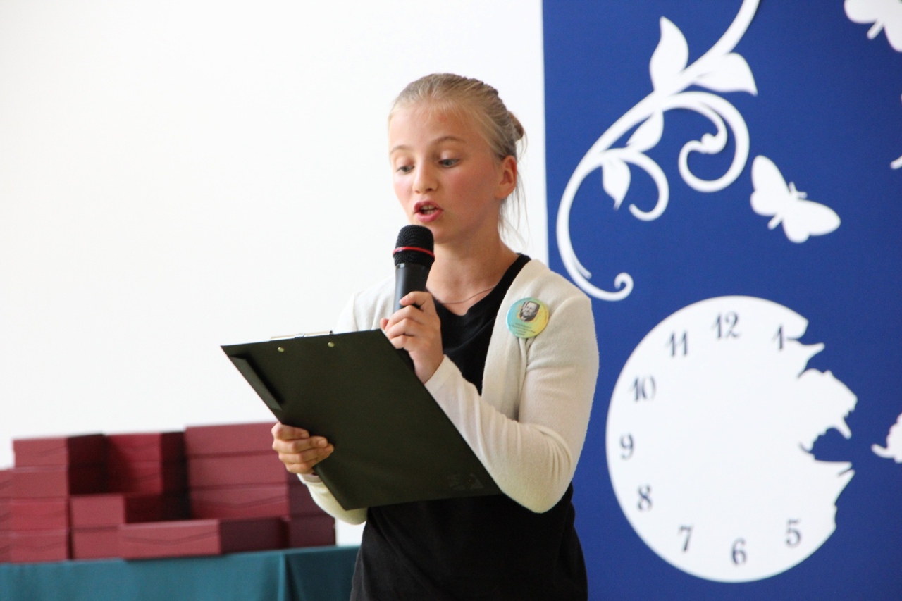 Uroczyste rozpoczęcie roku szkolnego 2025/26 w Dzbeninie [01.09.2025] - zdjęcie #6 - eOstroleka.pl