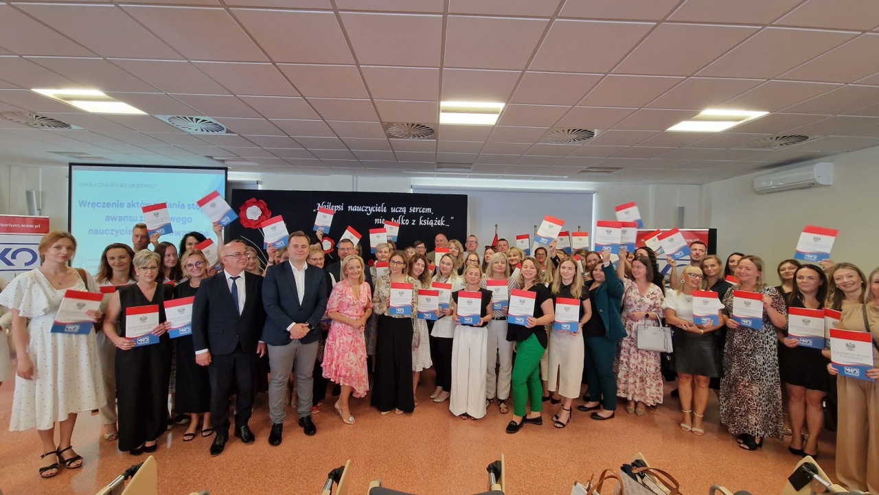 Awanse zawodowe nauczycieli w Ostrołęce - fot. Mazowiecka Kurator Oświaty [5.09.2025] - zdjęcie #13 - eOstroleka.pl