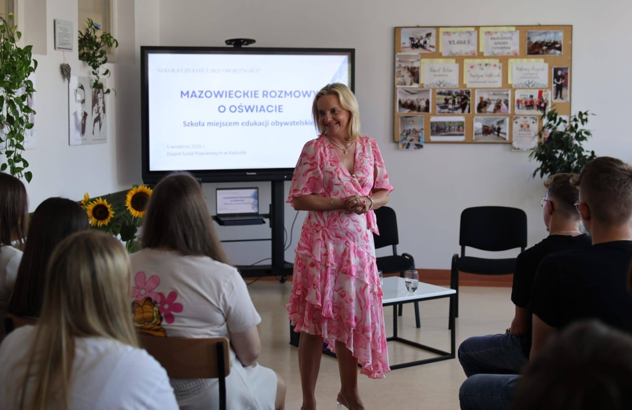 Mazowiecka Kurator Oświaty z wizytą w Kadzidle - fot. MKO [5.09.2025] - zdjęcie #10 - eOstroleka.pl
