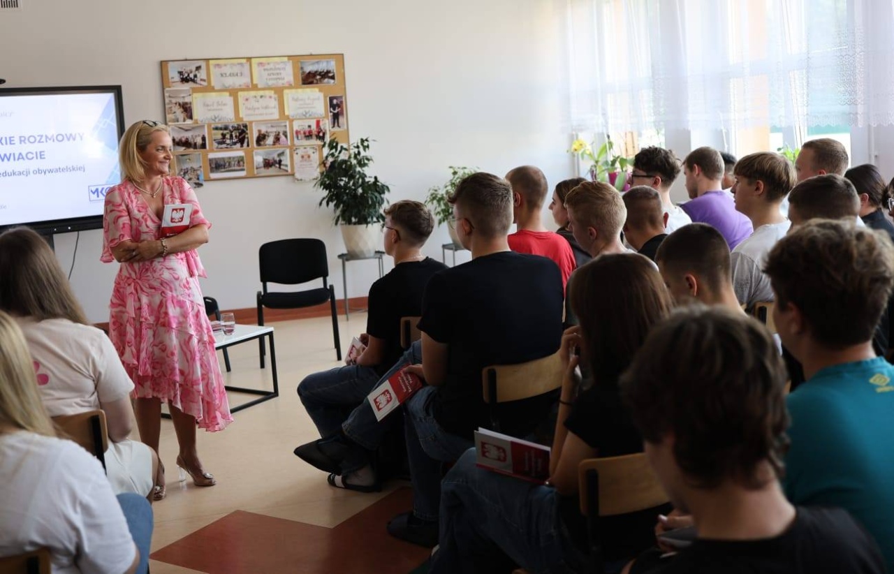 Mazowiecka Kurator Oświaty z wizytą w Kadzidle - fot. MKO [5.09.2025] - zdjęcie #8 - eOstroleka.pl