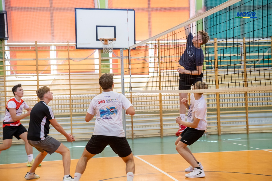 Wakacyjne treningi siatkówki - fot. MOSIR Ostrołęka  - zdjęcie #2 - eOstroleka.pl