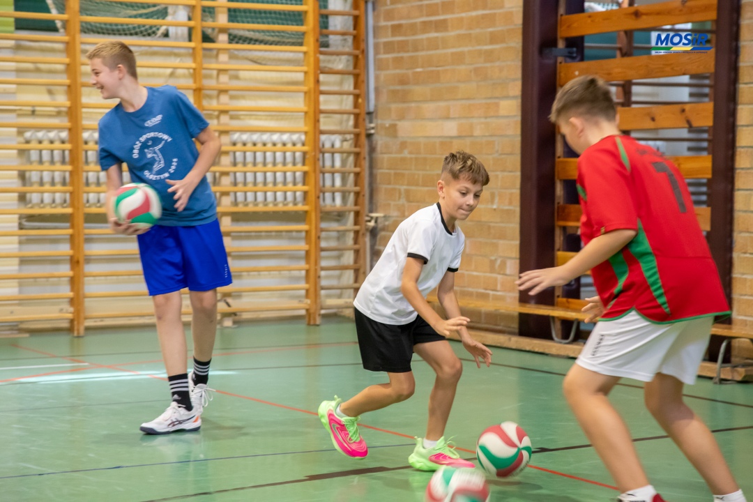 Wakacyjne treningi siatkówki - fot. MOSIR Ostrołęka  - zdjęcie #18 - eOstroleka.pl