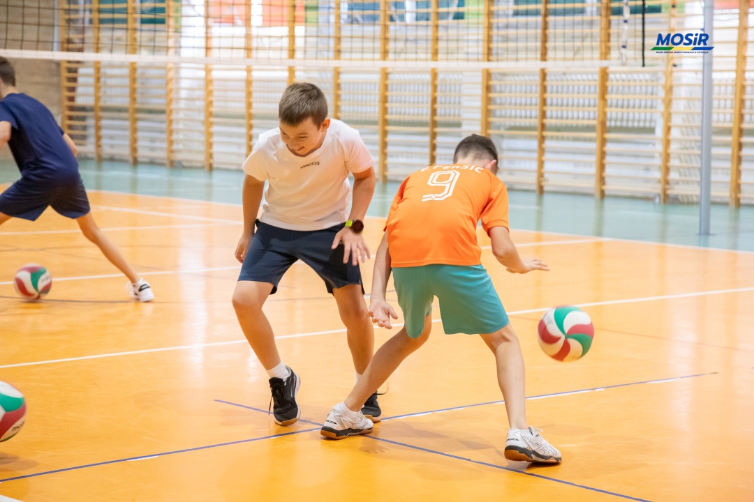 Wakacyjne treningi siatkówki - fot. MOSIR Ostrołęka  - zdjęcie #19 - eOstroleka.pl