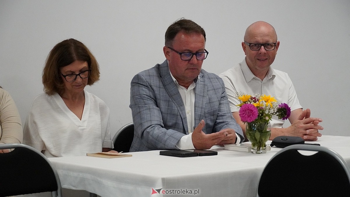 Narodowe Czytanie w Olszewie-Borkach [06.09.2025] - zdjęcie #15 - eOstroleka.pl
