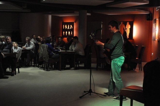 Szanty i ballady w Klubie u Studentów (16.X.2011) - zdjęcie #7 - eOstroleka.pl