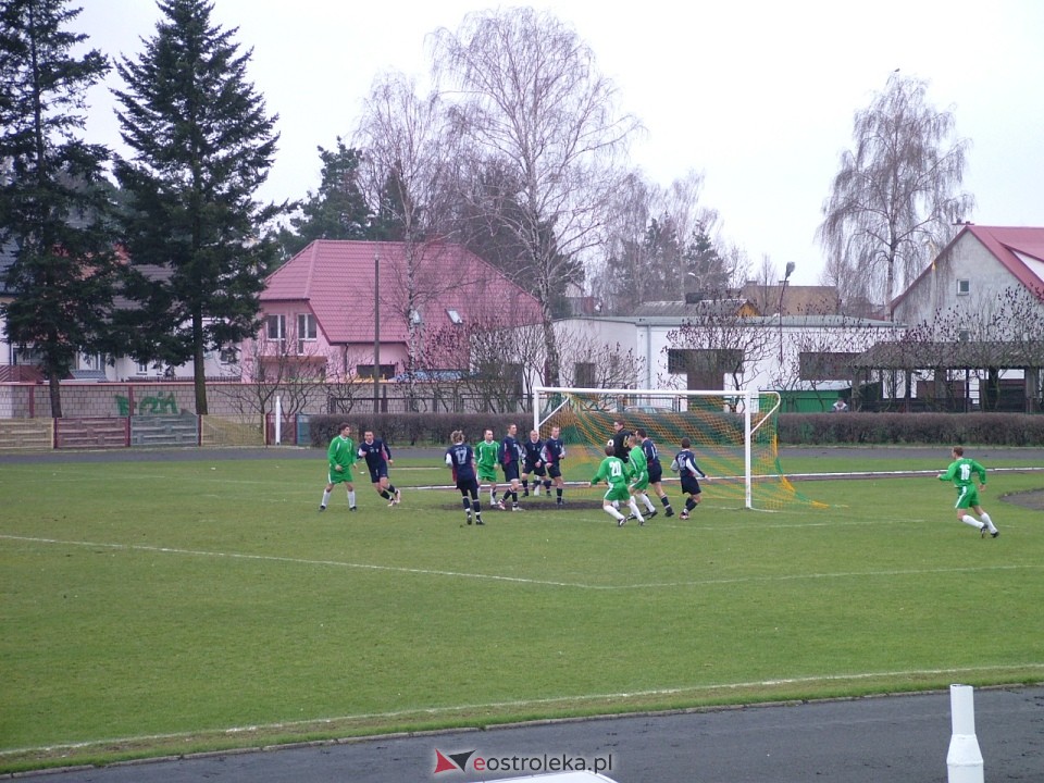 Korona Ostrołęka - Tęcza Płońsk, mecz V ligi, kwiecień 2004 - zdjęcie #4 - eOstroleka.pl