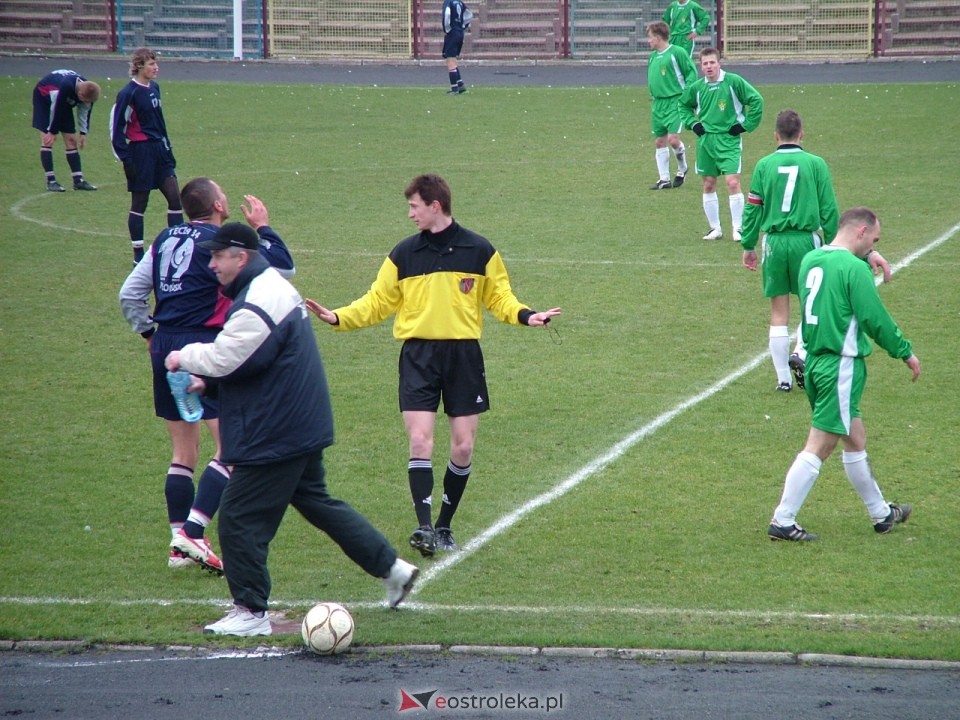 Korona Ostrołęka - Tęcza Płońsk, mecz V ligi, kwiecień 2004 - zdjęcie #1 - eOstroleka.pl