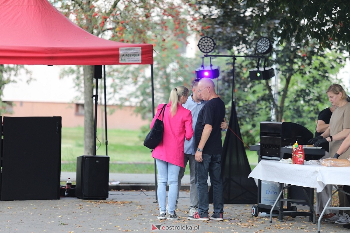Potańcówka na pożegnanie lata na osiedlu Dzieci Polskich [06.09.2025] - zdjęcie #71 - eOstroleka.pl