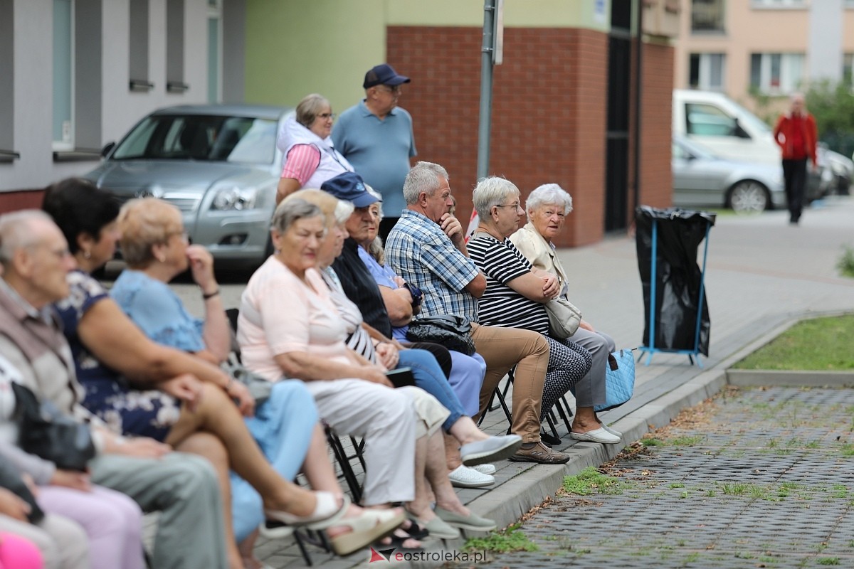 Potańcówka na pożegnanie lata na osiedlu Dzieci Polskich [06.09.2025] - zdjęcie #69 - eOstroleka.pl