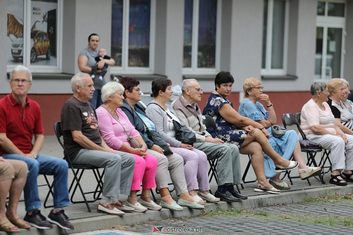 Potańcówka na pożegnanie lata na osiedlu Dzieci Polskich [06.09.2025] - zdjęcie #68 - eOstroleka.pl