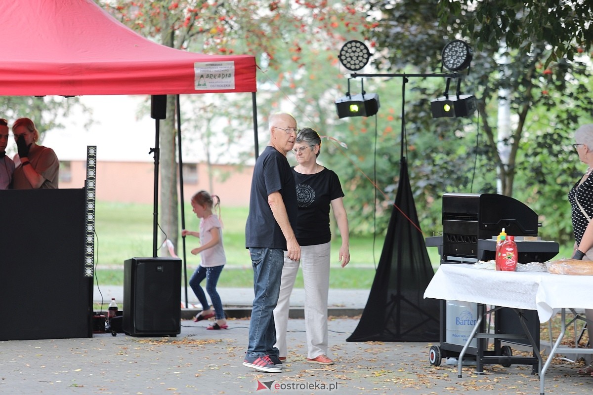 Potańcówka na pożegnanie lata na osiedlu Dzieci Polskich [06.09.2025] - zdjęcie #63 - eOstroleka.pl