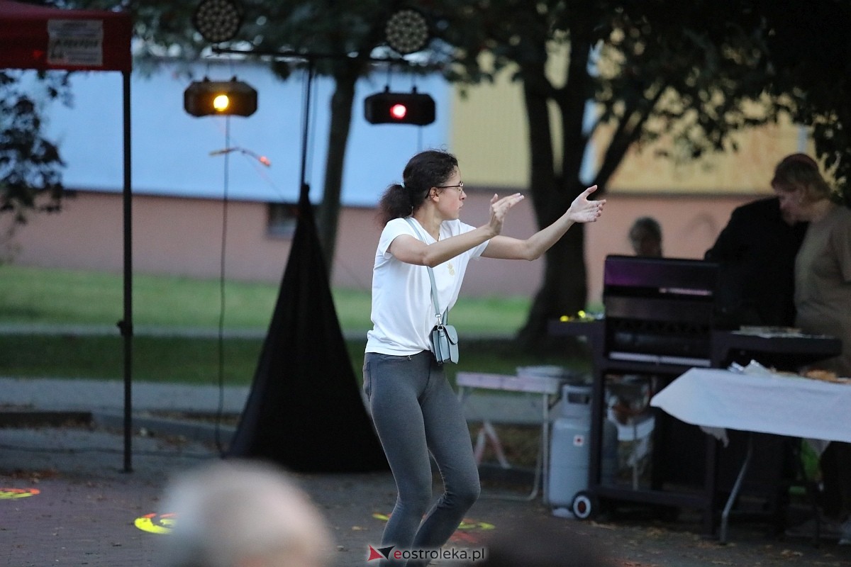 Potańcówka na pożegnanie lata na osiedlu Dzieci Polskich [06.09.2025] - zdjęcie #62 - eOstroleka.pl