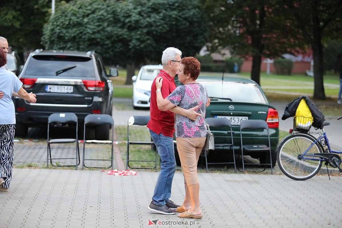 Potańcówka na pożegnanie lata na osiedlu Dzieci Polskich [06.09.2025] - zdjęcie #61 - eOstroleka.pl