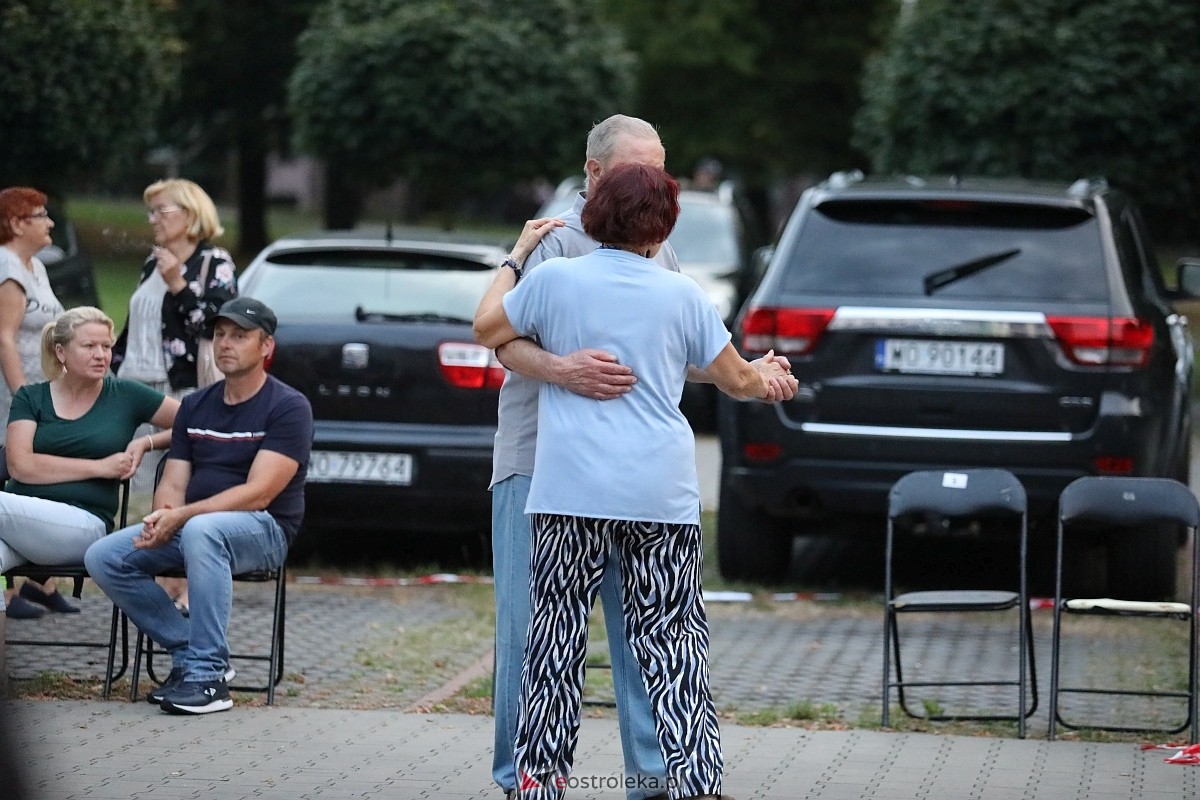 Potańcówka na pożegnanie lata na osiedlu Dzieci Polskich [06.09.2025] - zdjęcie #60 - eOstroleka.pl