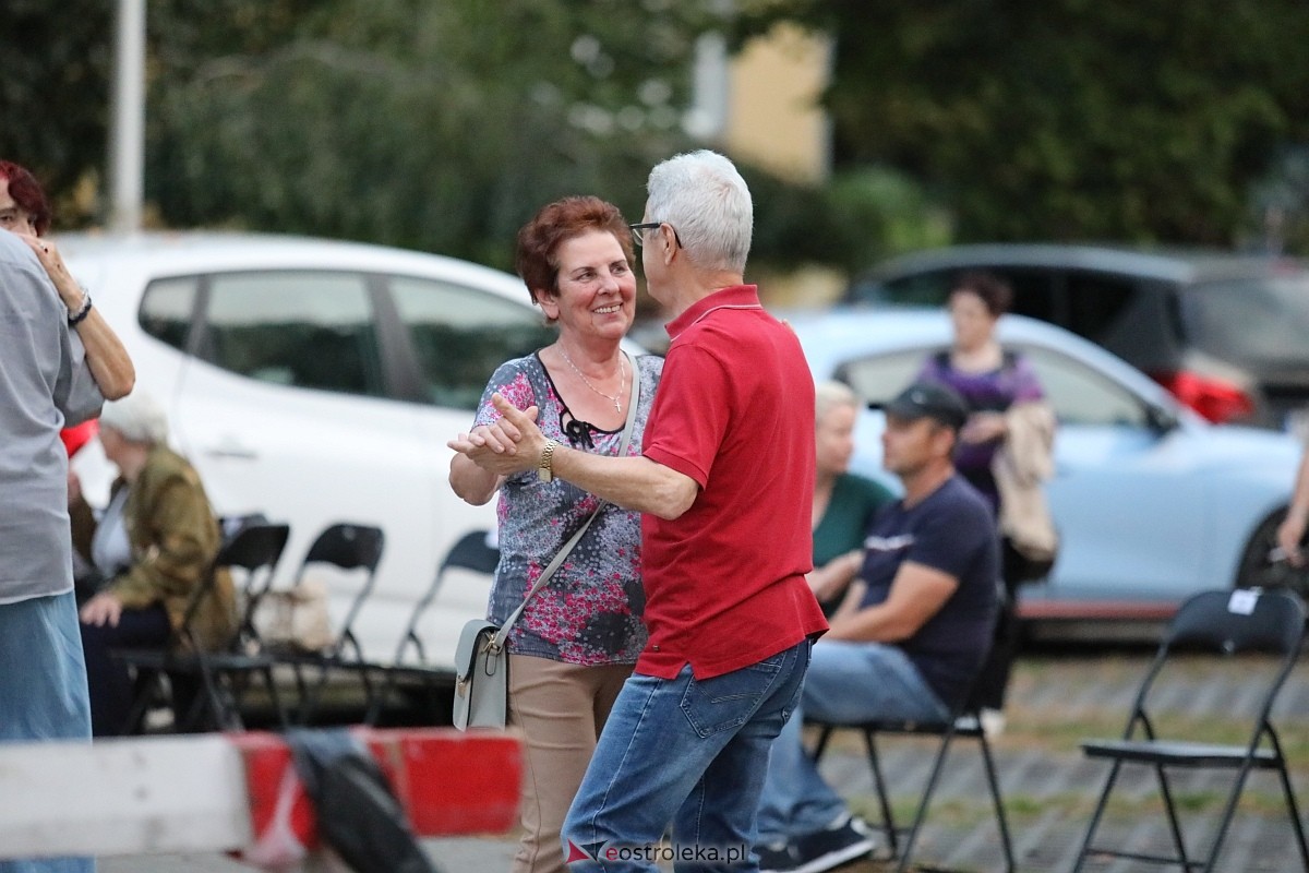 Potańcówka na pożegnanie lata na osiedlu Dzieci Polskich [06.09.2025] - zdjęcie #59 - eOstroleka.pl