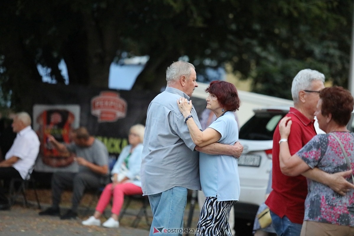 Potańcówka na pożegnanie lata na osiedlu Dzieci Polskich [06.09.2025] - zdjęcie #58 - eOstroleka.pl