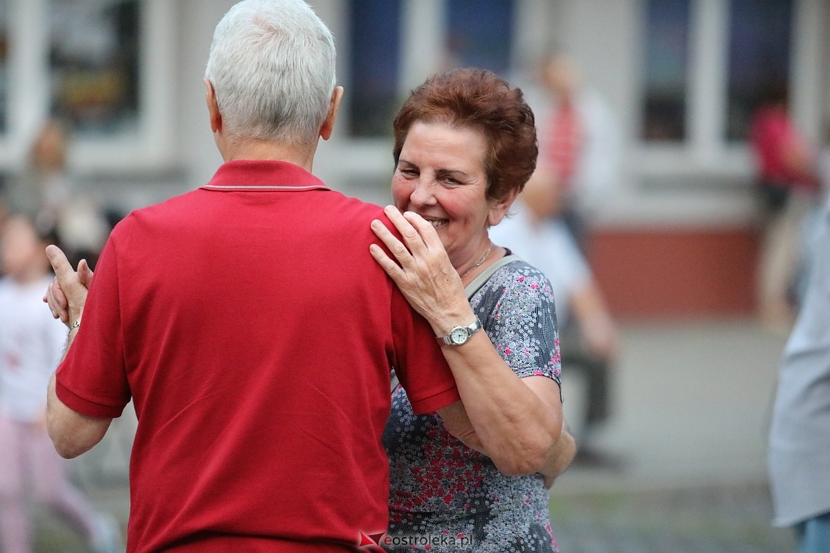 Potańcówka na pożegnanie lata na osiedlu Dzieci Polskich [06.09.2025] - zdjęcie #52 - eOstroleka.pl