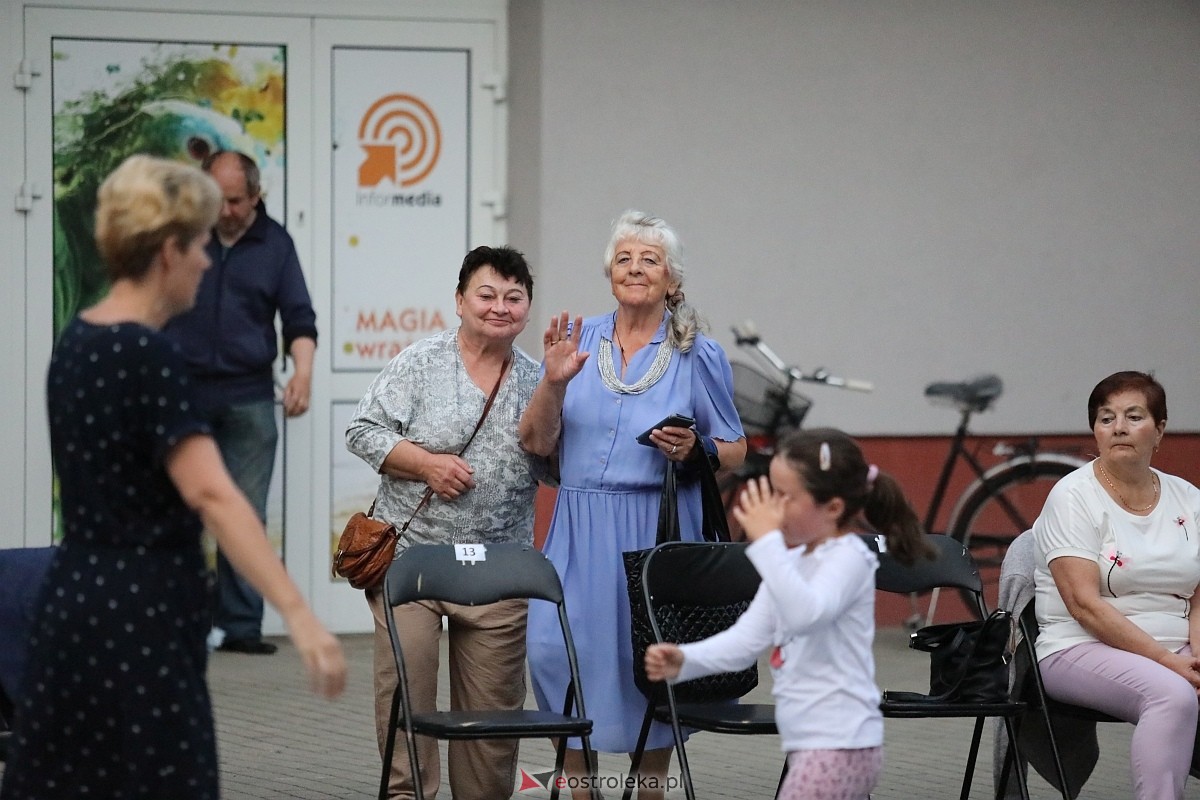 Potańcówka na pożegnanie lata na osiedlu Dzieci Polskich [06.09.2025] - zdjęcie #51 - eOstroleka.pl