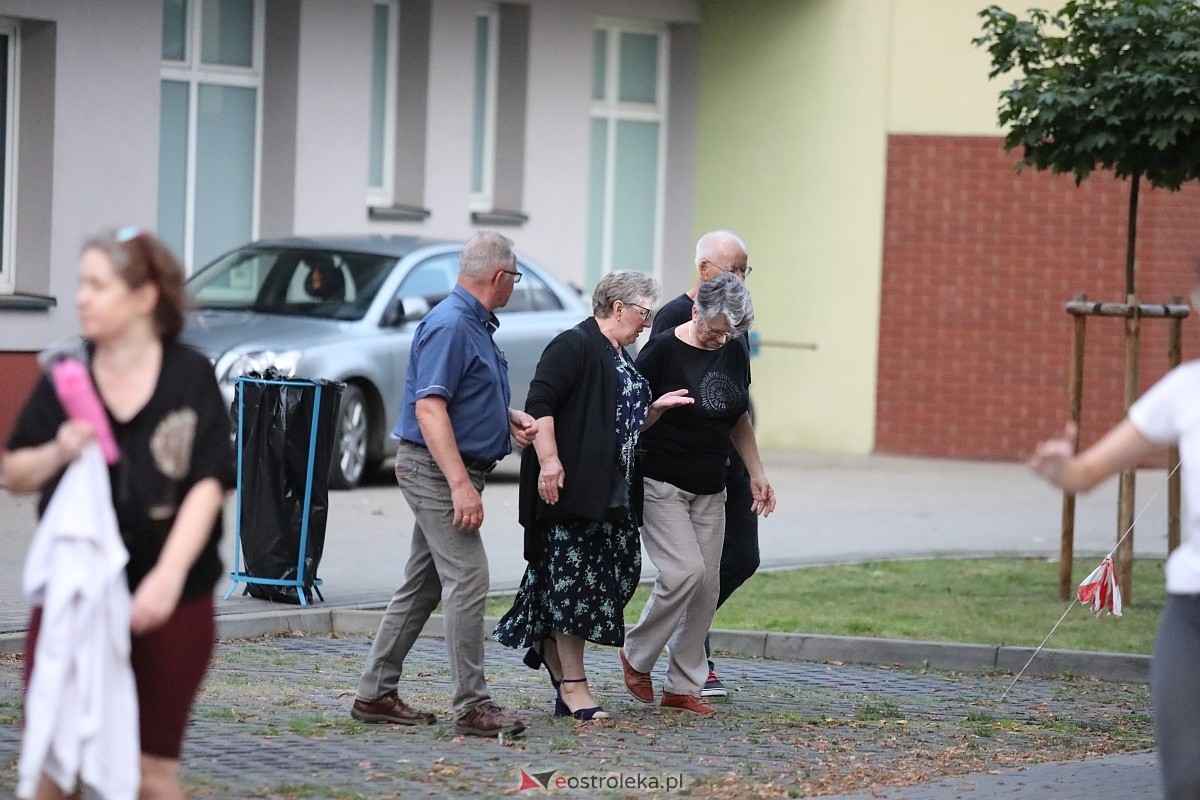 Potańcówka na pożegnanie lata na osiedlu Dzieci Polskich [06.09.2025] - zdjęcie #50 - eOstroleka.pl