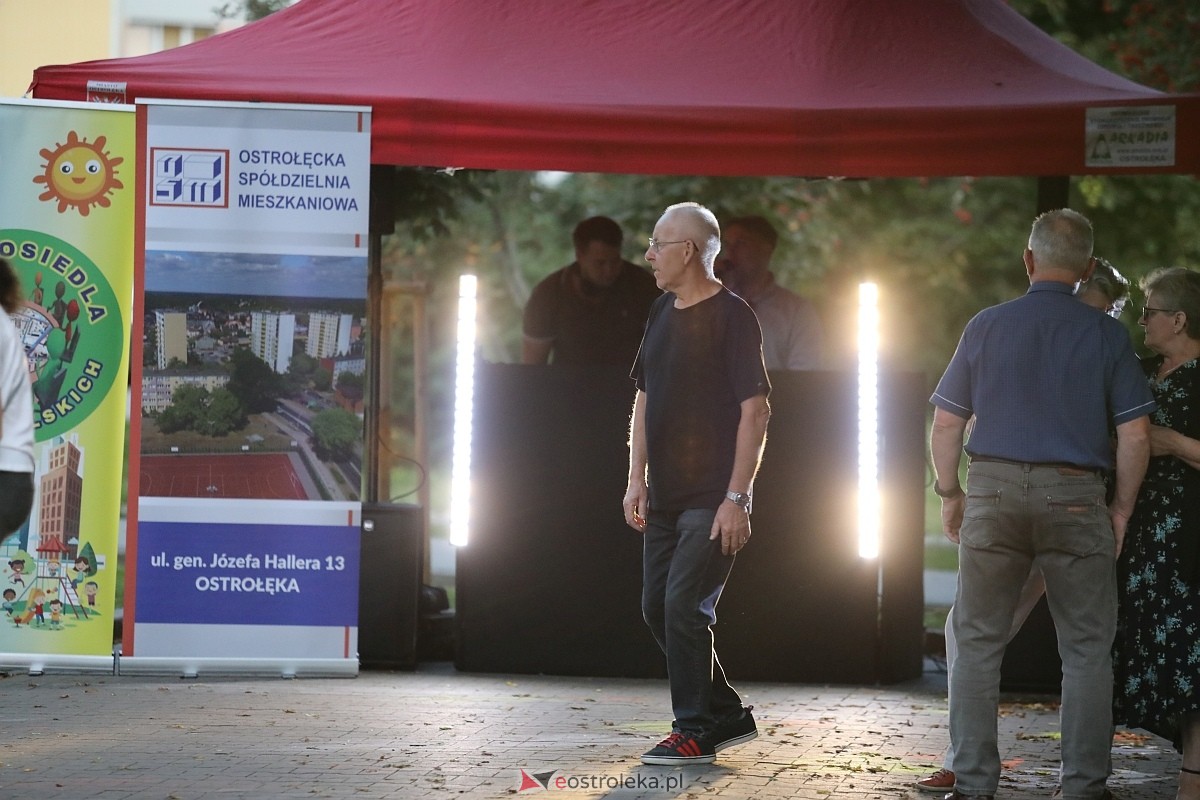 Potańcówka na pożegnanie lata na osiedlu Dzieci Polskich [06.09.2025] - zdjęcie #46 - eOstroleka.pl