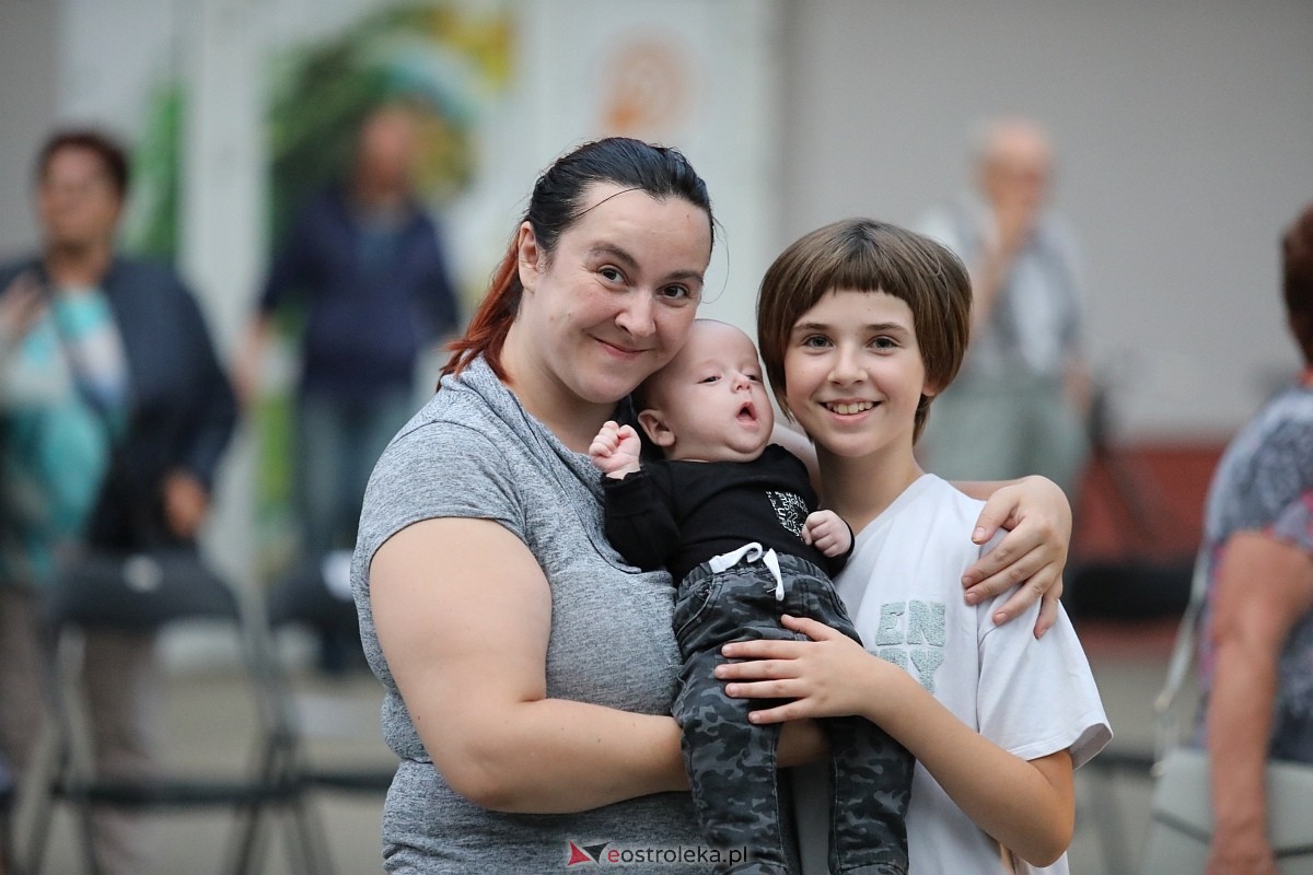 Potańcówka na pożegnanie lata na osiedlu Dzieci Polskich [06.09.2025] - zdjęcie #44 - eOstroleka.pl