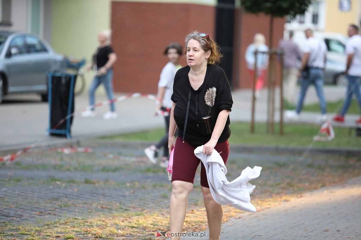 Potańcówka na pożegnanie lata na osiedlu Dzieci Polskich [06.09.2025] - zdjęcie #40 - eOstroleka.pl