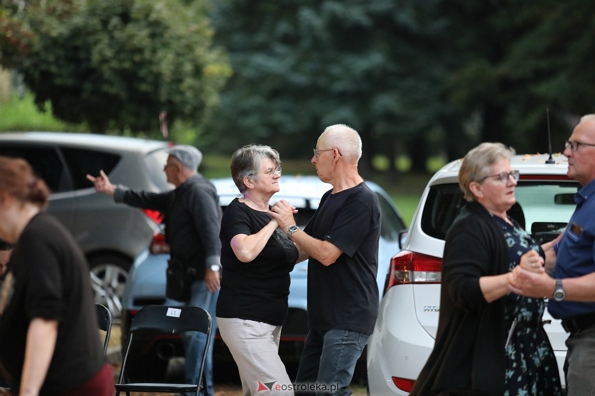 Potańcówka na pożegnanie lata na osiedlu Dzieci Polskich [06.09.2025] - zdjęcie #38 - eOstroleka.pl