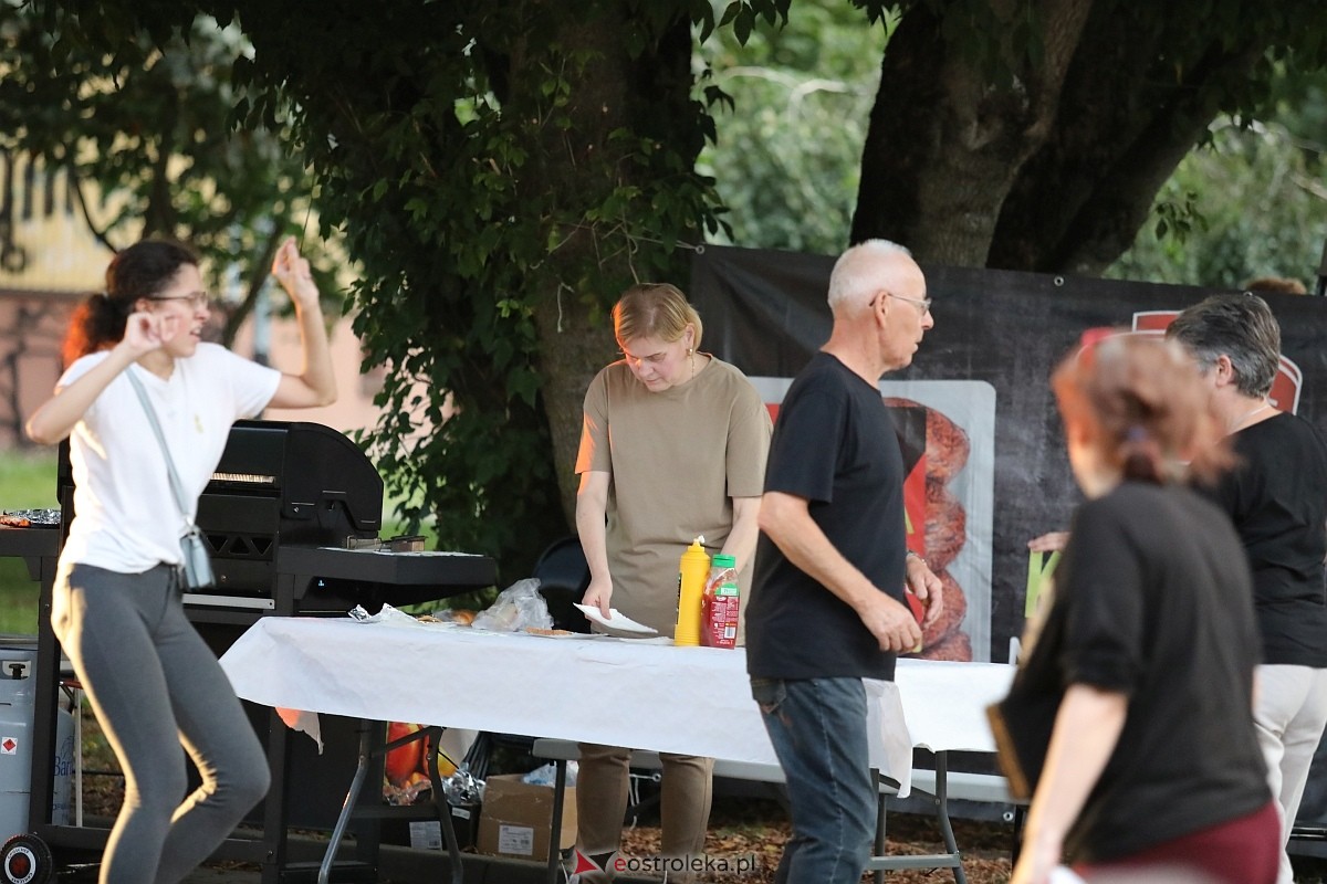 Potańcówka na pożegnanie lata na osiedlu Dzieci Polskich [06.09.2025] - zdjęcie #30 - eOstroleka.pl