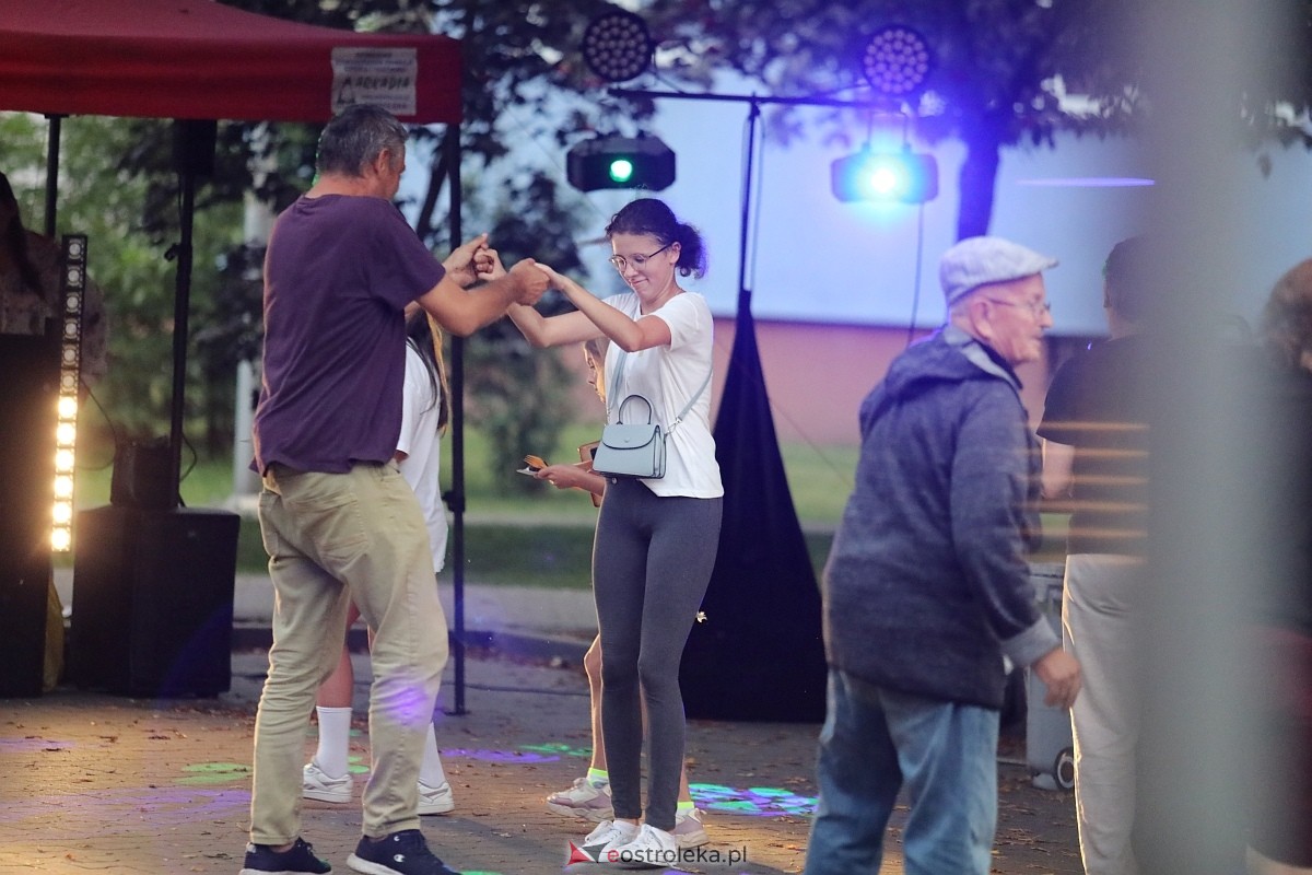 Potańcówka na pożegnanie lata na osiedlu Dzieci Polskich [06.09.2025] - zdjęcie #24 - eOstroleka.pl