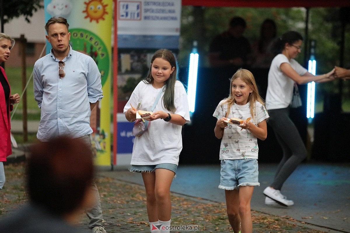 Potańcówka na pożegnanie lata na osiedlu Dzieci Polskich [06.09.2025] - zdjęcie #22 - eOstroleka.pl