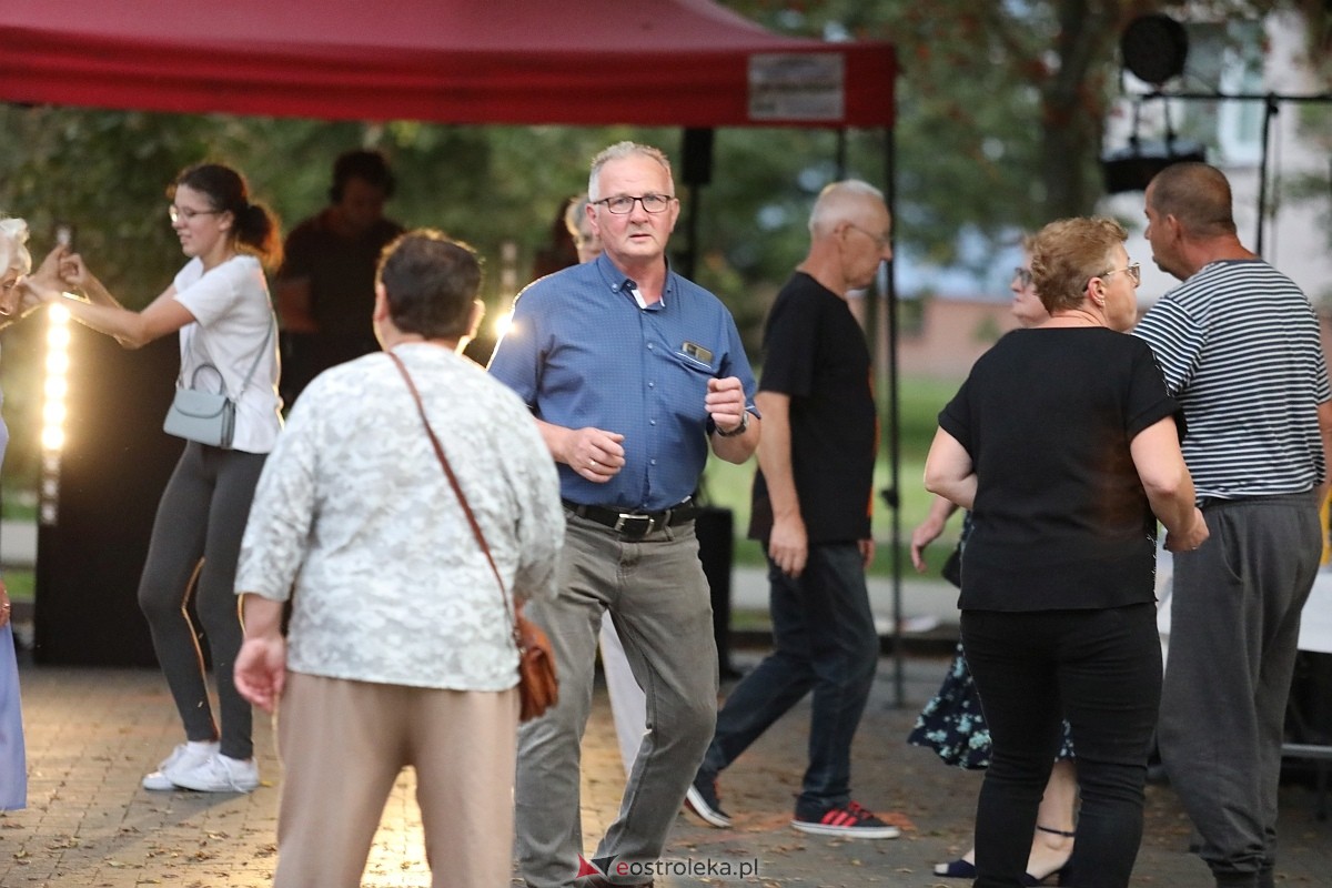 Potańcówka na pożegnanie lata na osiedlu Dzieci Polskich [06.09.2025] - zdjęcie #20 - eOstroleka.pl
