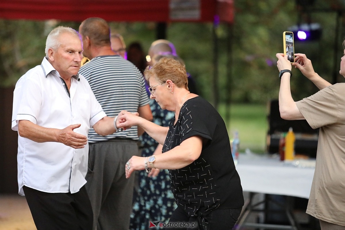 Potańcówka na pożegnanie lata na osiedlu Dzieci Polskich [06.09.2025] - zdjęcie #14 - eOstroleka.pl