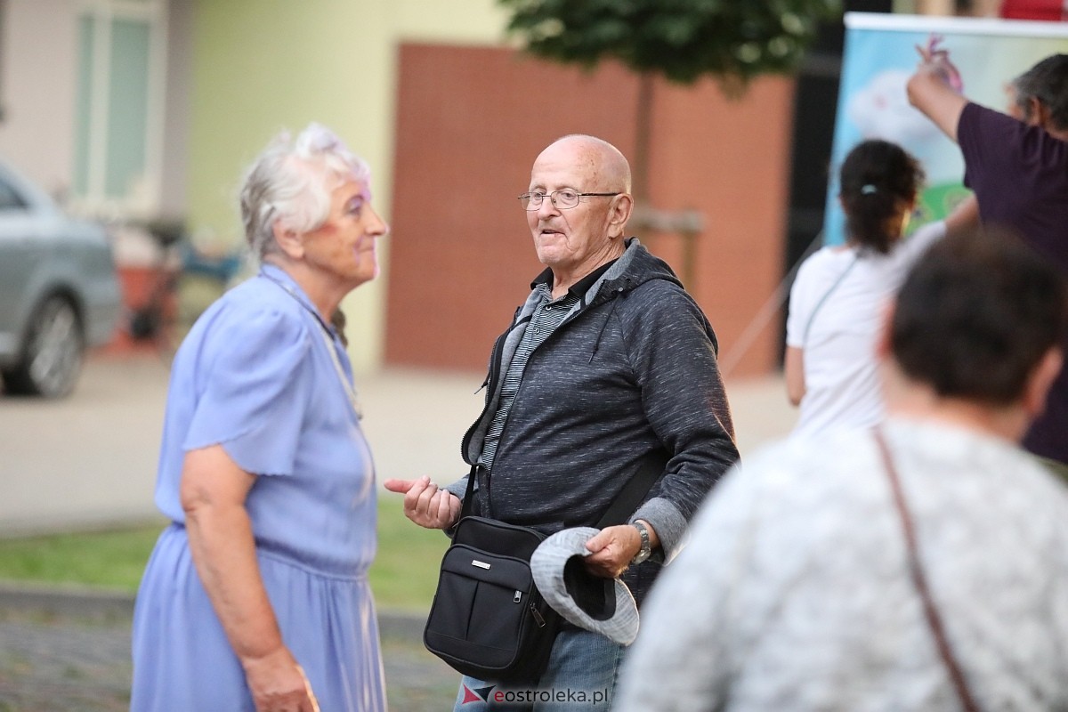 Potańcówka na pożegnanie lata na osiedlu Dzieci Polskich [06.09.2025] - zdjęcie #12 - eOstroleka.pl