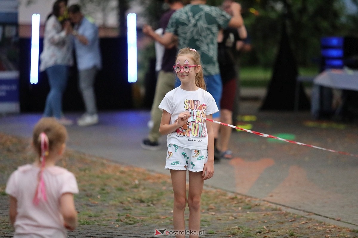 Potańcówka na pożegnanie lata na osiedlu Dzieci Polskich [06.09.2025] - zdjęcie #43 - eOstroleka.pl