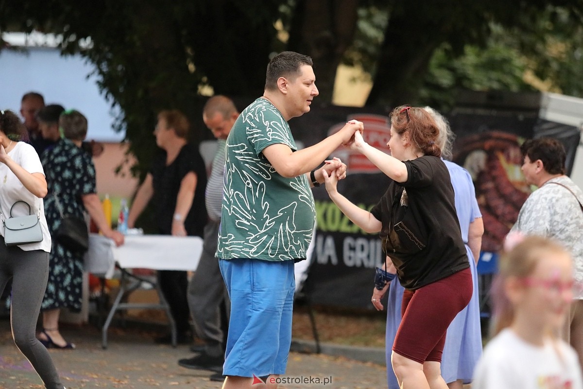 Potańcówka na pożegnanie lata na osiedlu Dzieci Polskich [06.09.2025] - zdjęcie #41 - eOstroleka.pl
