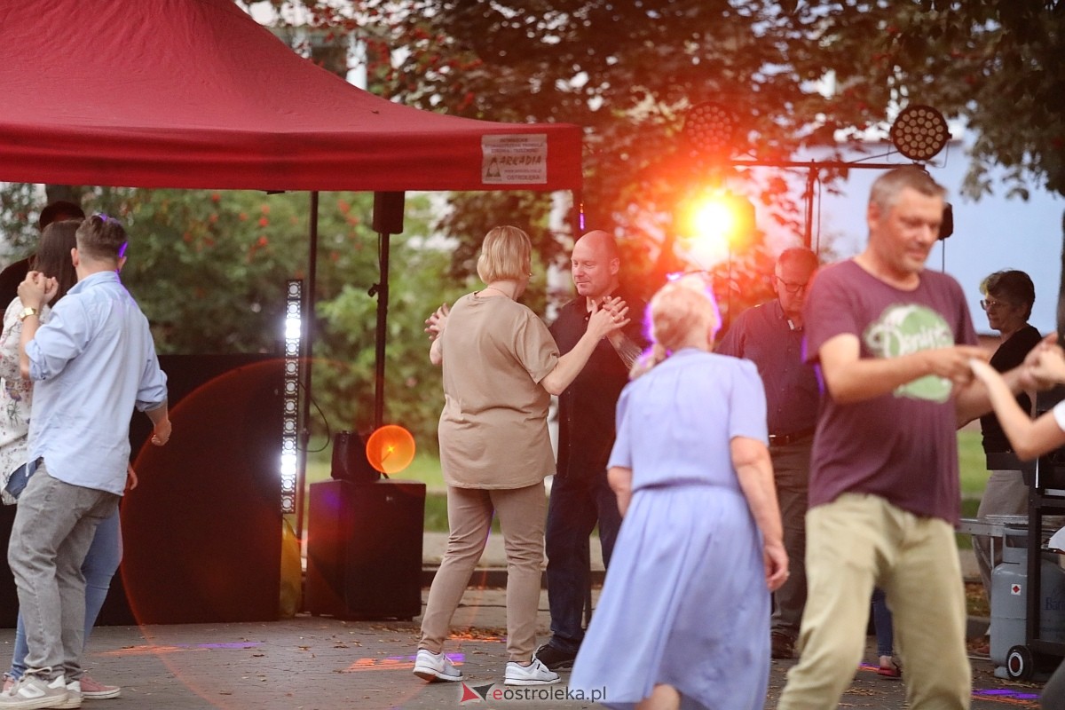Potańcówka na pożegnanie lata na osiedlu Dzieci Polskich [06.09.2025] - zdjęcie #35 - eOstroleka.pl