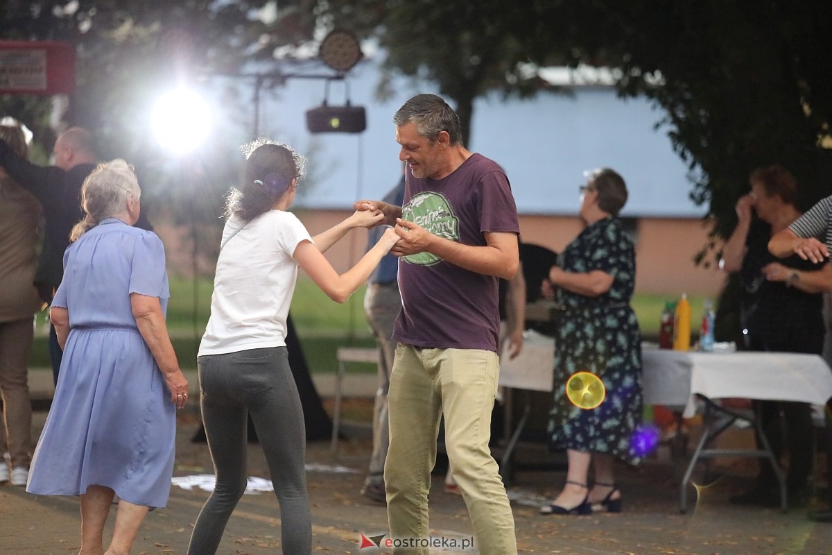 Potańcówka na pożegnanie lata na osiedlu Dzieci Polskich [06.09.2025] - zdjęcie #33 - eOstroleka.pl