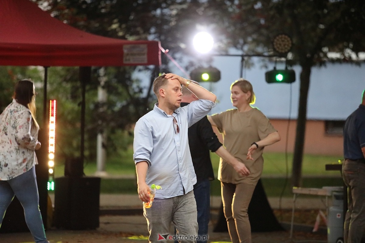 Potańcówka na pożegnanie lata na osiedlu Dzieci Polskich [06.09.2025] - zdjęcie #27 - eOstroleka.pl