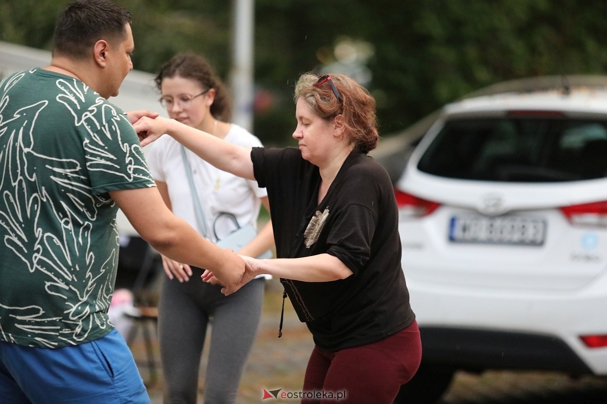 Potańcówka na pożegnanie lata na osiedlu Dzieci Polskich [06.09.2025] - zdjęcie #19 - eOstroleka.pl