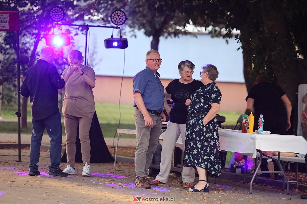 Potańcówka na pożegnanie lata na osiedlu Dzieci Polskich [06.09.2025] - zdjęcie #13 - eOstroleka.pl